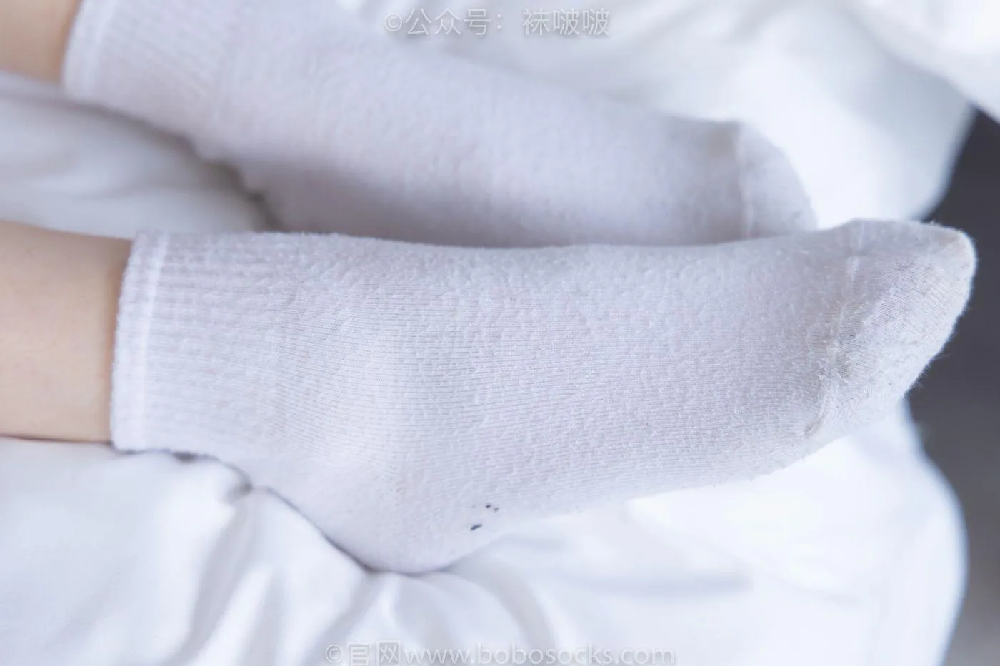 [BoBoSocks袜啵啵]NO.084 苏苏-运动鞋、日常所穿白棉袜、裸足 [140P]插图9